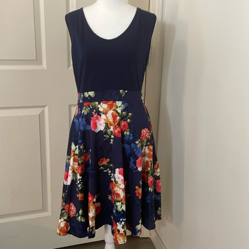 Oten V-Neck 100% Cotton Sleeveless Dress, Floral Design Skirt Size Large